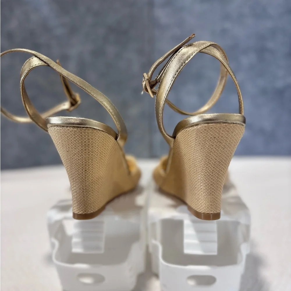 Lilly Pulitzer Gold Heels with Tan Bow